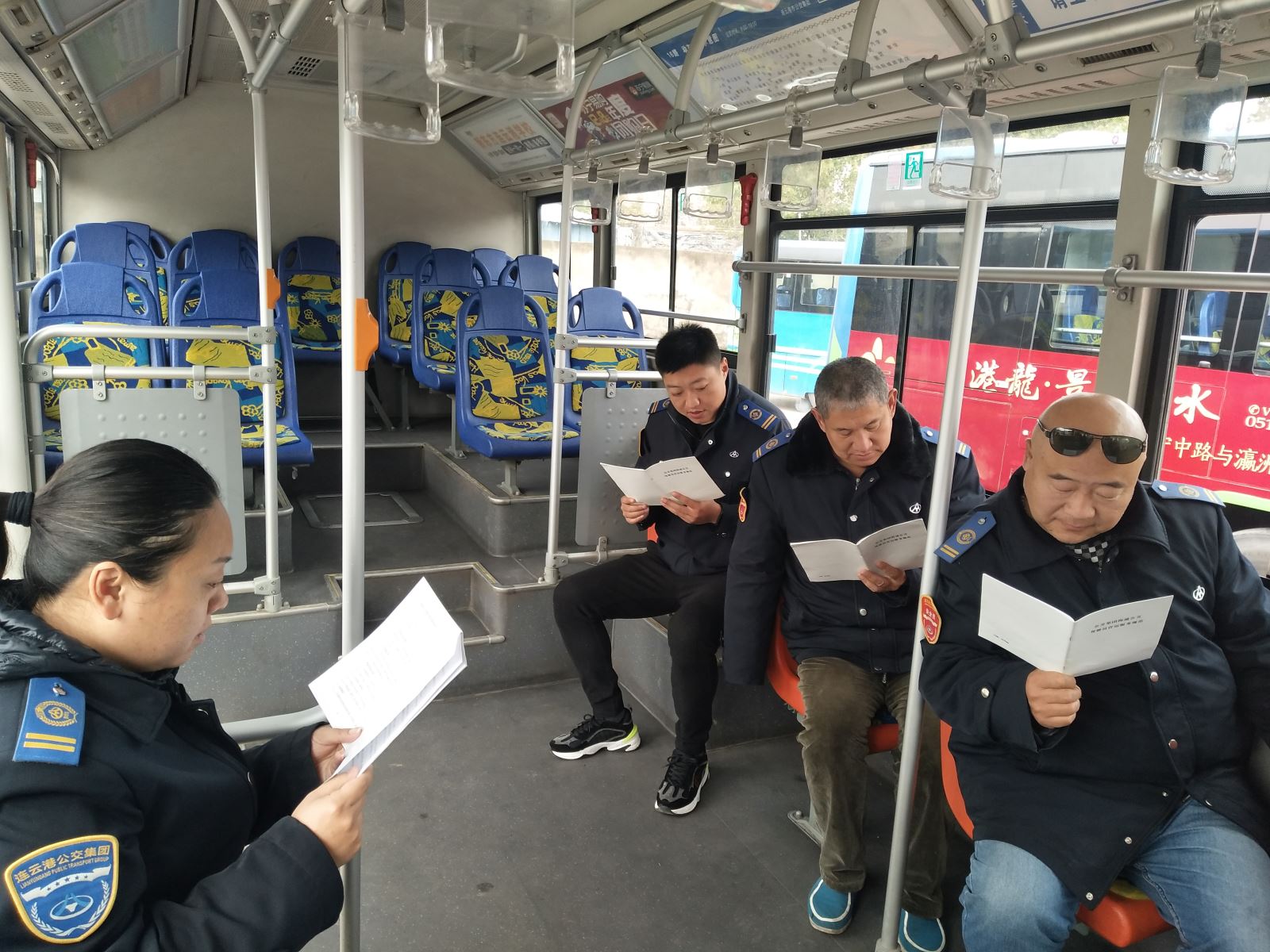 公交集團(tuán)海通公交公司積極開展駕駛員“營運(yùn)服務(wù)規(guī)范”學(xué)習(xí)  助力創(chuàng)文